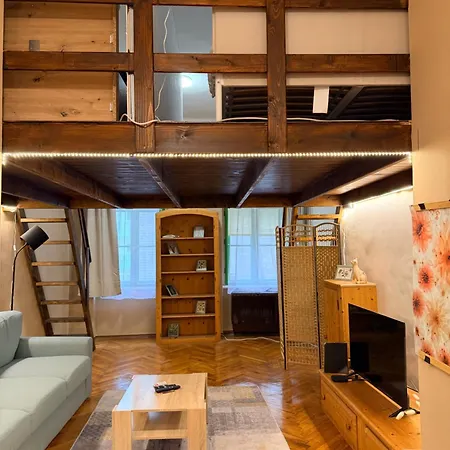 Bohemian Wooden Hideaway With Bathtub & Ac Near Heroes Square Apartman