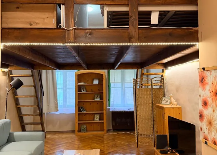 Bohemian Wooden Hideaway With Bathtub & Ac Near Heroes Square Apartman