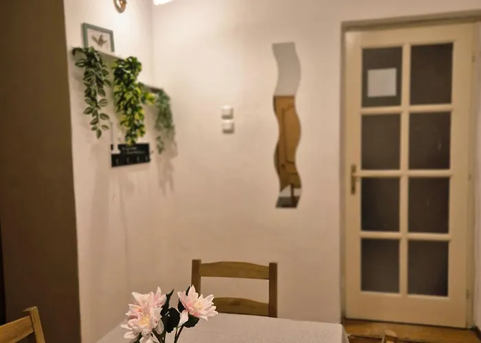 Apartman Bohemian Wooden Hideaway With Bathtub & Ac Near Heroes Square *