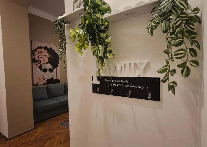 Bohemian Wooden Hideaway With Bathtub & Ac Near Heroes Square